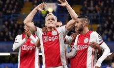 开云体育官网-关于阿贾克斯逐渐步入佳境，士气高昂的信息