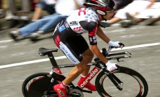 开云体育app-红墙前的逆袭，塞恩斯关键一停，索伯力克法拉利的战术博弈