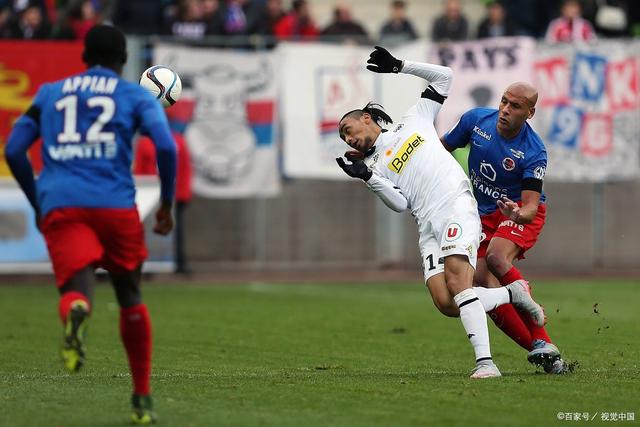 卡昂前进困难，多次落后于对手