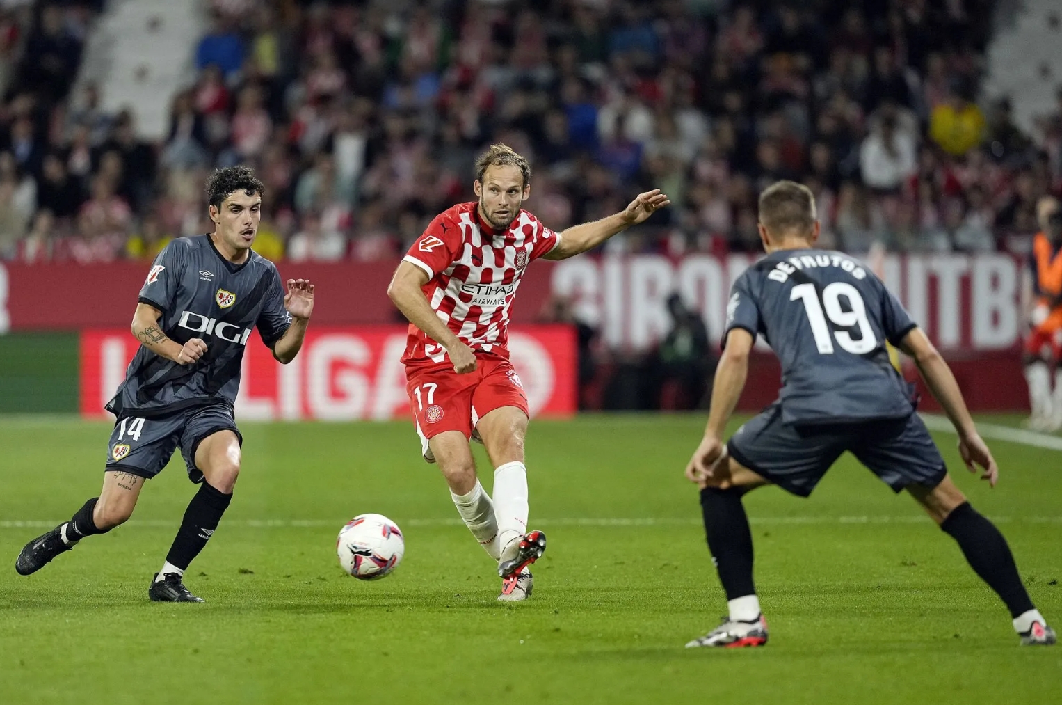 包含西甲新赛季赛程公布，巴塞罗那将迎强敌的词条