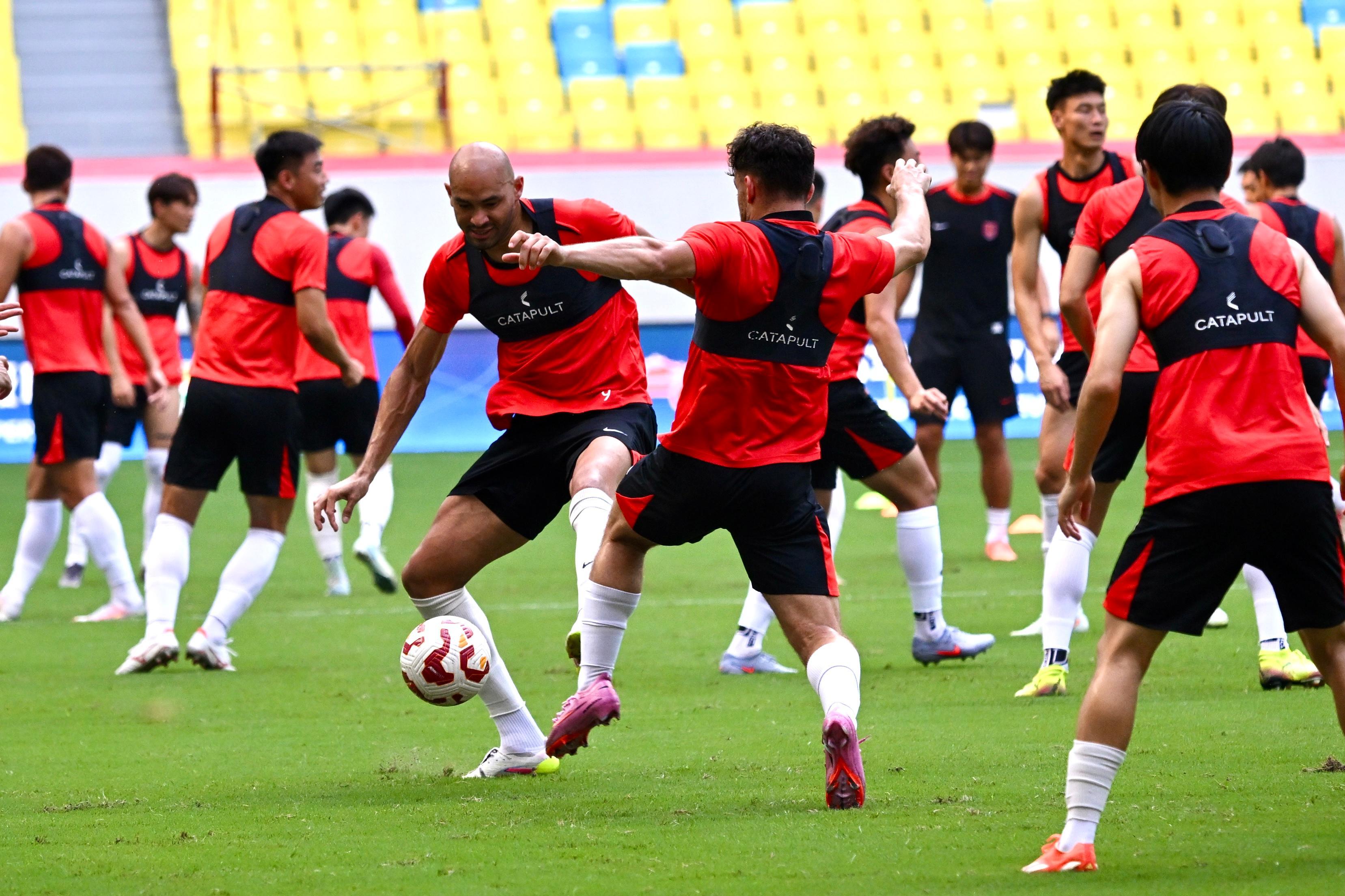 国内联赛激情澎湃，球员斗志昂扬力争胜利的简单介绍