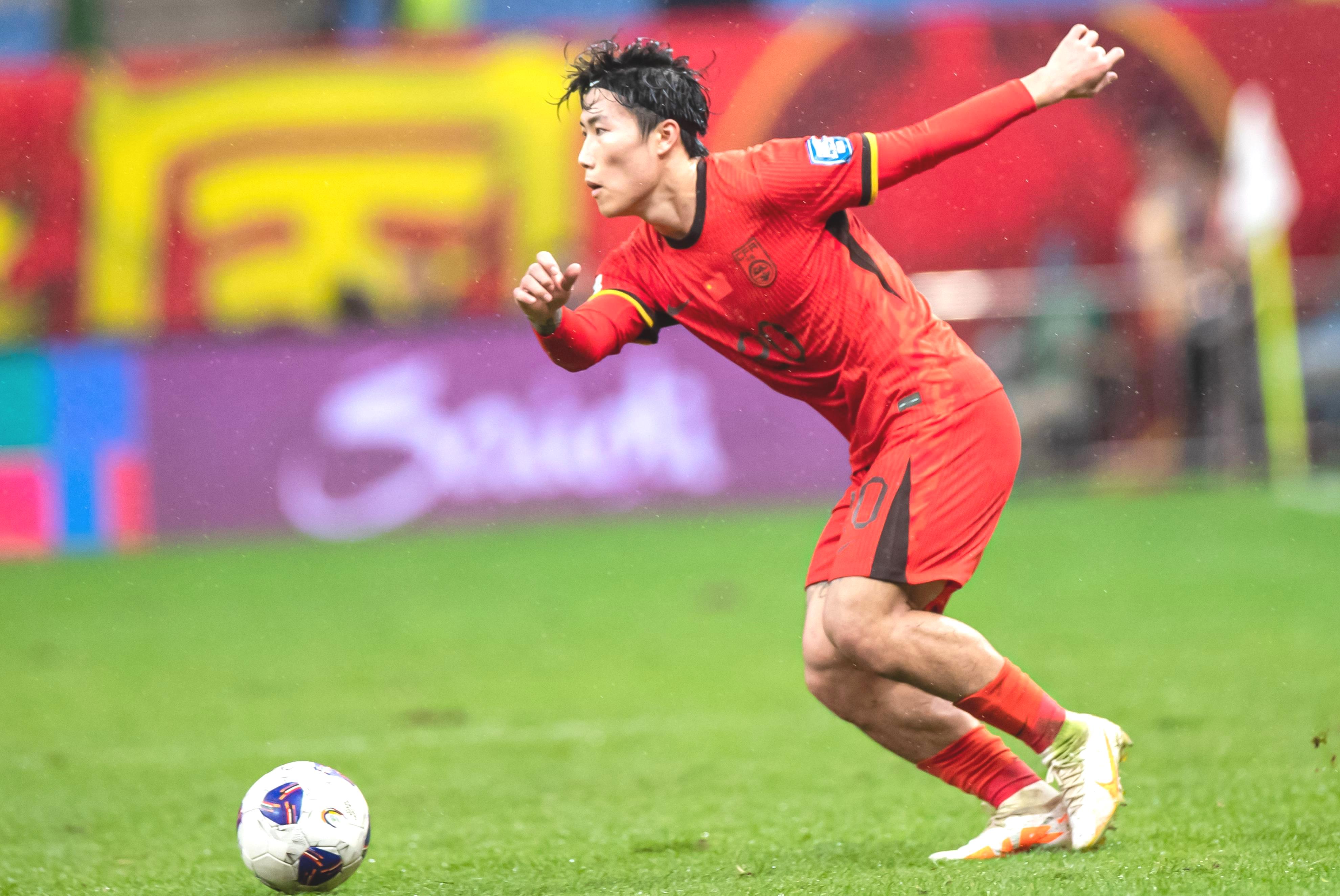 东亚队伍在国际比赛中表现抢眼，赢得赞誉的简单介绍