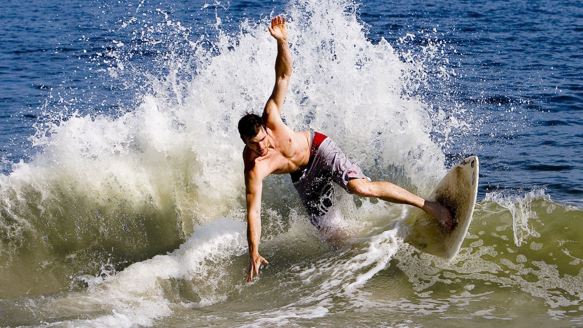 东决关键战之夜,加克波成为全场焦点