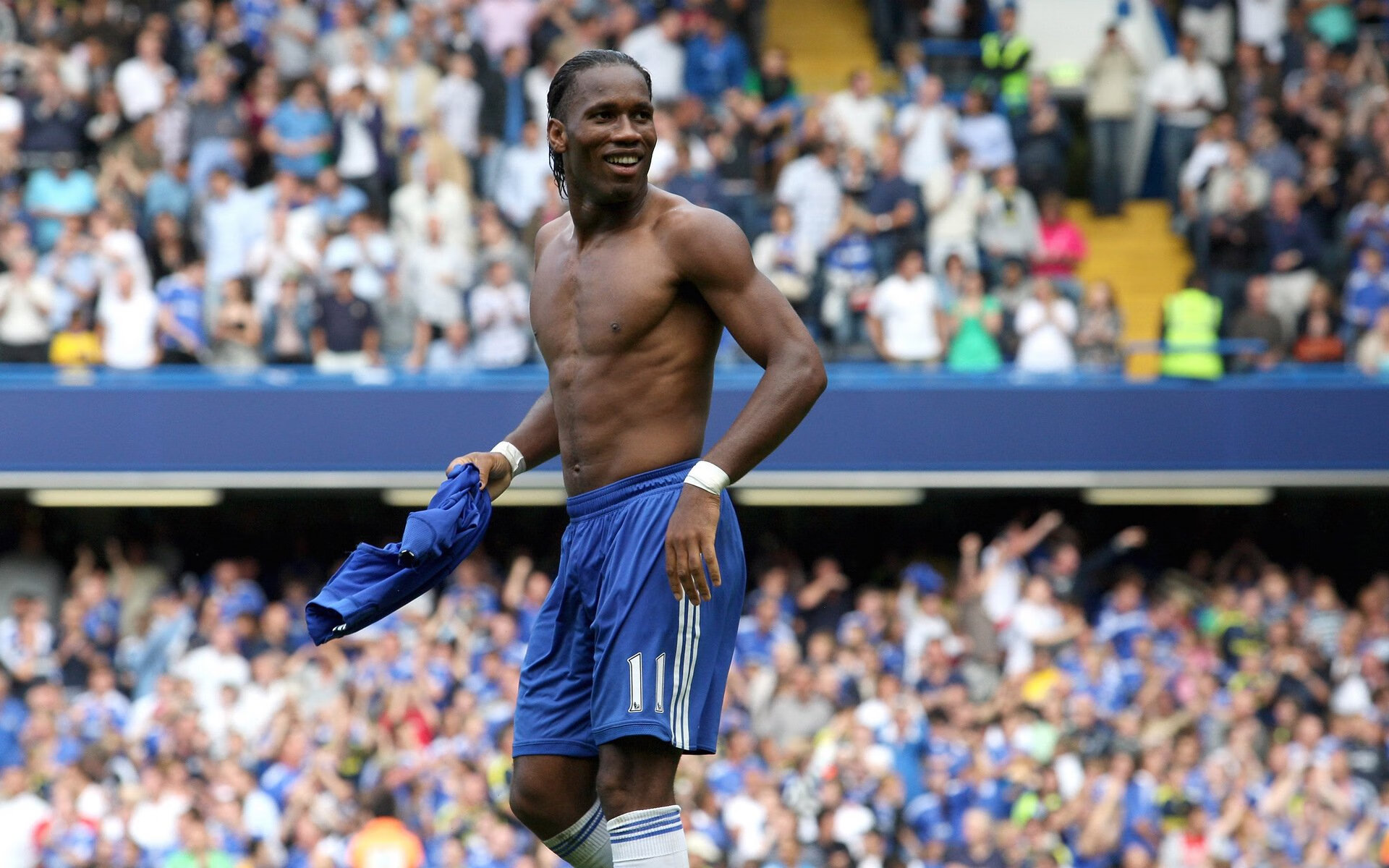 赛道与绿茵的碰撞，当F1揭幕战遇见玻利维亚逆袭