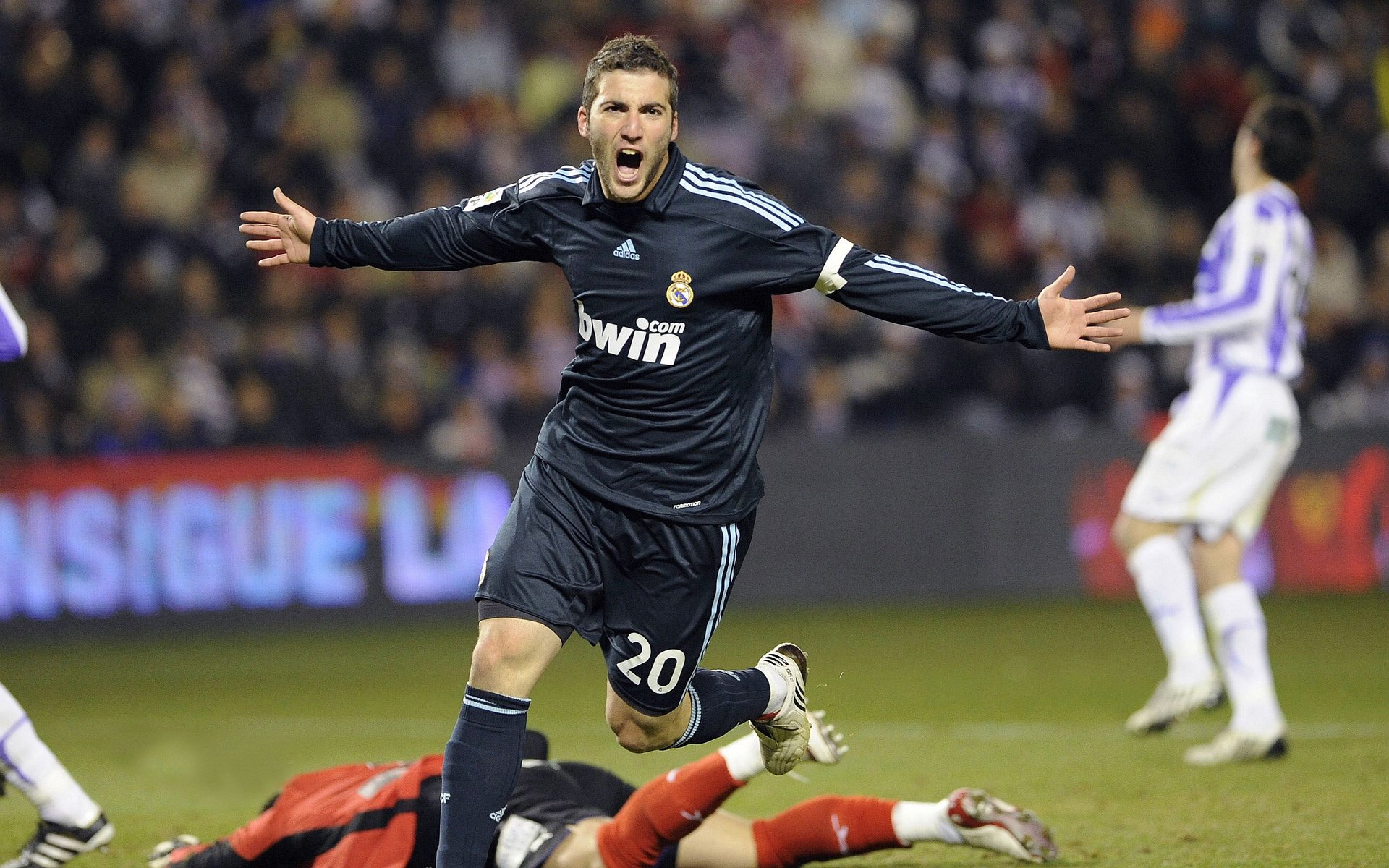 拜仁完胜比利时，库尔图瓦状态火热难阻德甲巨人全面压制